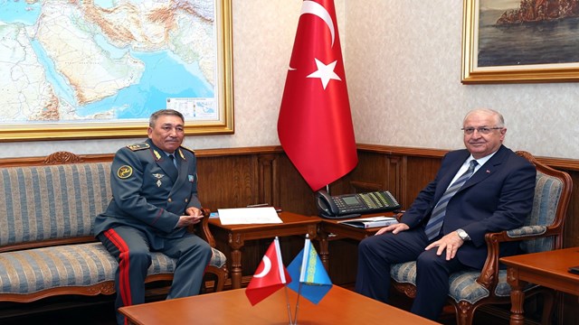 milli-savunma-bakani-guler-kazakistan-genelkurmay-baskani-kemaletdinovu-agirla