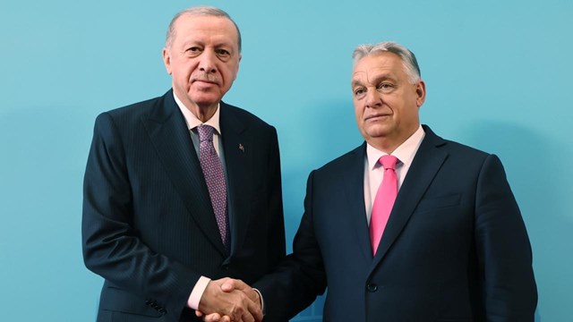 cumhurbaskani-erdogan-macaristanda-liderlerle-bir-araya-geldi