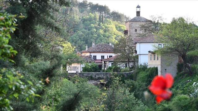 kuzey-makedonya-nin-kratova-kasabasi-tarihi-kopruleriyle-ziyaretcilerini-gecmis