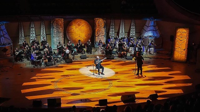 turk-dunyasi-muzik-toplulugu-25inci-yilini-sahnede-kutladi