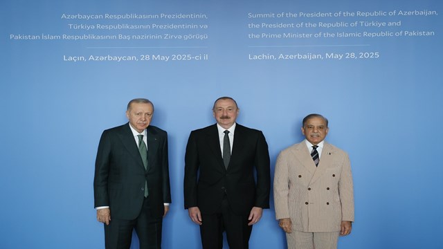 pakistan-basbakani-sahbaz-yasasin-pakistan-turkiye-azerbaycan-kardesligi-ve-dos
