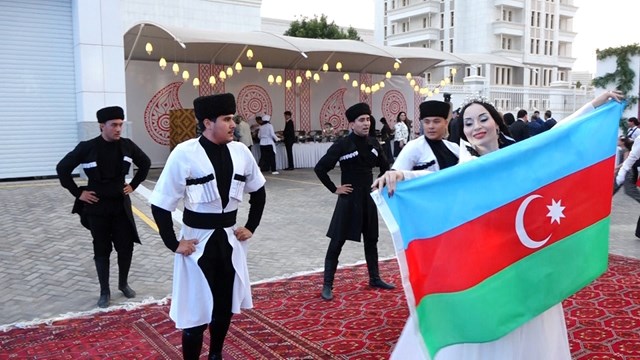 turkmenistanda-azerbaycan-in-bagimsizlik-gunu-kutlandi