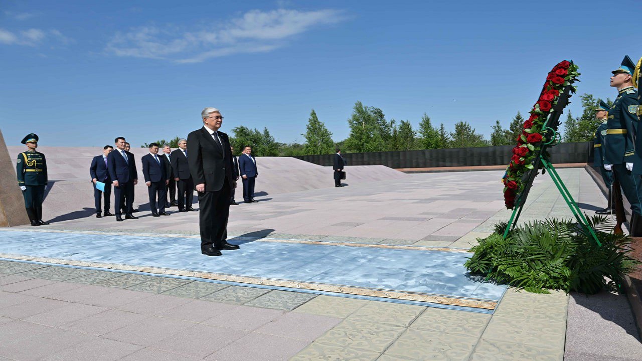 kazakistan-da-31-mayis-siyasi-baski-surgun-ve-aclik-kurbanlari-anildi