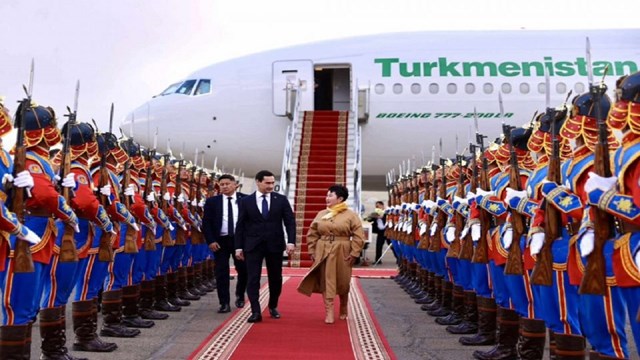 turkmenistan-devlet-baskani-berdimuhamedov-mogolistanda