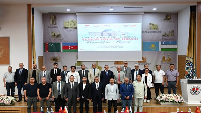 kirgizistanda-turk-dunyasi-ve-pir-i-turkistan-yesevi-yolu-ve-mirasi-paneli-d