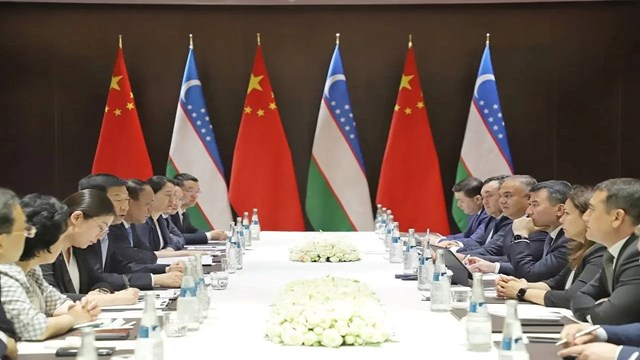 ozbekistan-kirgizistan-cin-demiryolunun-insasi-ozbekistanda-ele-alindi