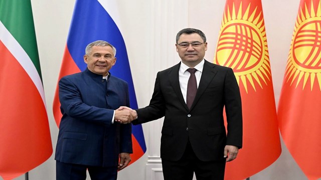 kirgizistan-cumhurbaskani-caparov-tataristan-cumbaskani-minnihanov-ile-gorustu