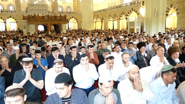 turkmenistan-da-kurban-bayrami-namazi-kilindi