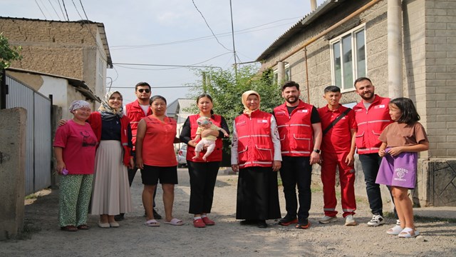 turk-kizilaydan-kirgizistanda-kurban-eti-dagitimi