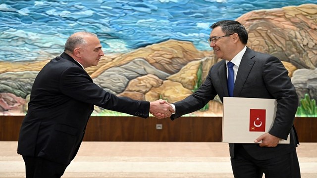 turkiye-nin-yeni-biskek-buyukelcisi-oktem-kirgizistan-cumhurbaskani-caparov-a-g