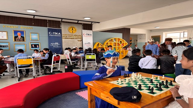 mogolistan-kirsalinda-yasayan-cocuklar-icin-sosyal-gelisim-alanlari-olusturuldu