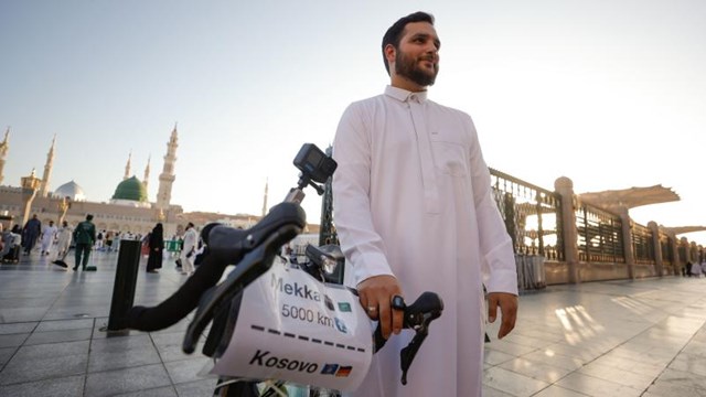 kosovadan-kutsal-topraklara-ulasmak-icin-yaklasik-6-bin-kilometre-pedal-cevirdi