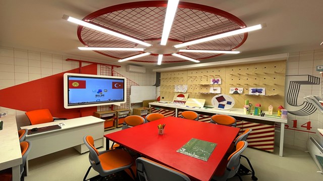 turkiyenin-kirgizistanda-kurdugu-bilim-biskek-cocuklarin-bilimle-iletisimini