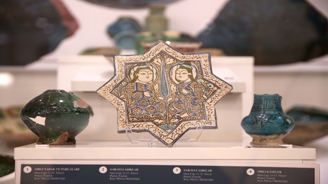 anideki-kazilarda-bulunan-sirli-seramikler-gorucuye-cikti