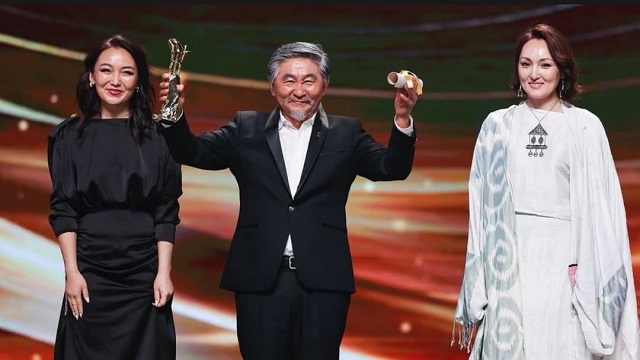 kirgiz-filmi-kara-kizil-sari-sanghay-uluslararasi-film-festivali-nde-en-iyi-f