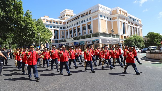 azerbaycanda-silahli-kuvvetler-gunu-dolayisiyla-gecit-toreni-yapildi