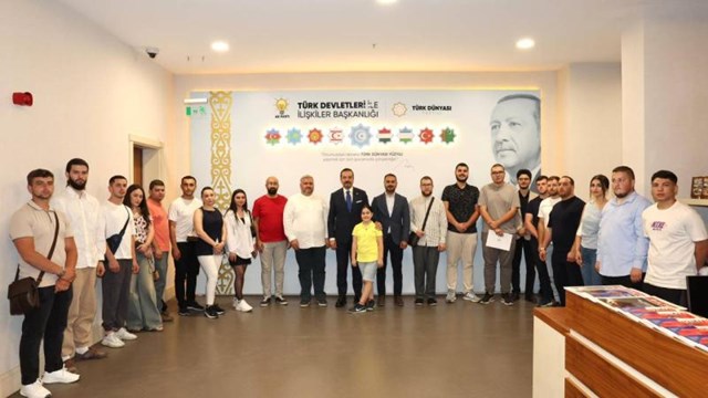 kursad-zorlu-azerbaycan-ve-bulgaristandan-gelen-ogrencileri-kabul-etti