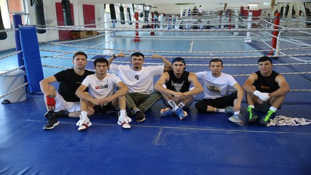 turk-ve-kazak-boksorler-kastamonuda-ikili-kamp-yapti