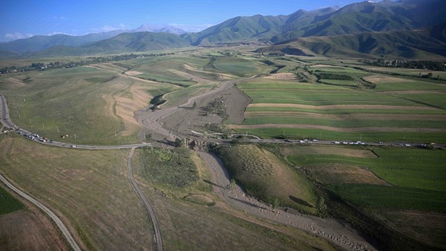 kirgizistanda-dag-golunun-tasmasi-nedeniyle-950-kisi-tahliye-edildi