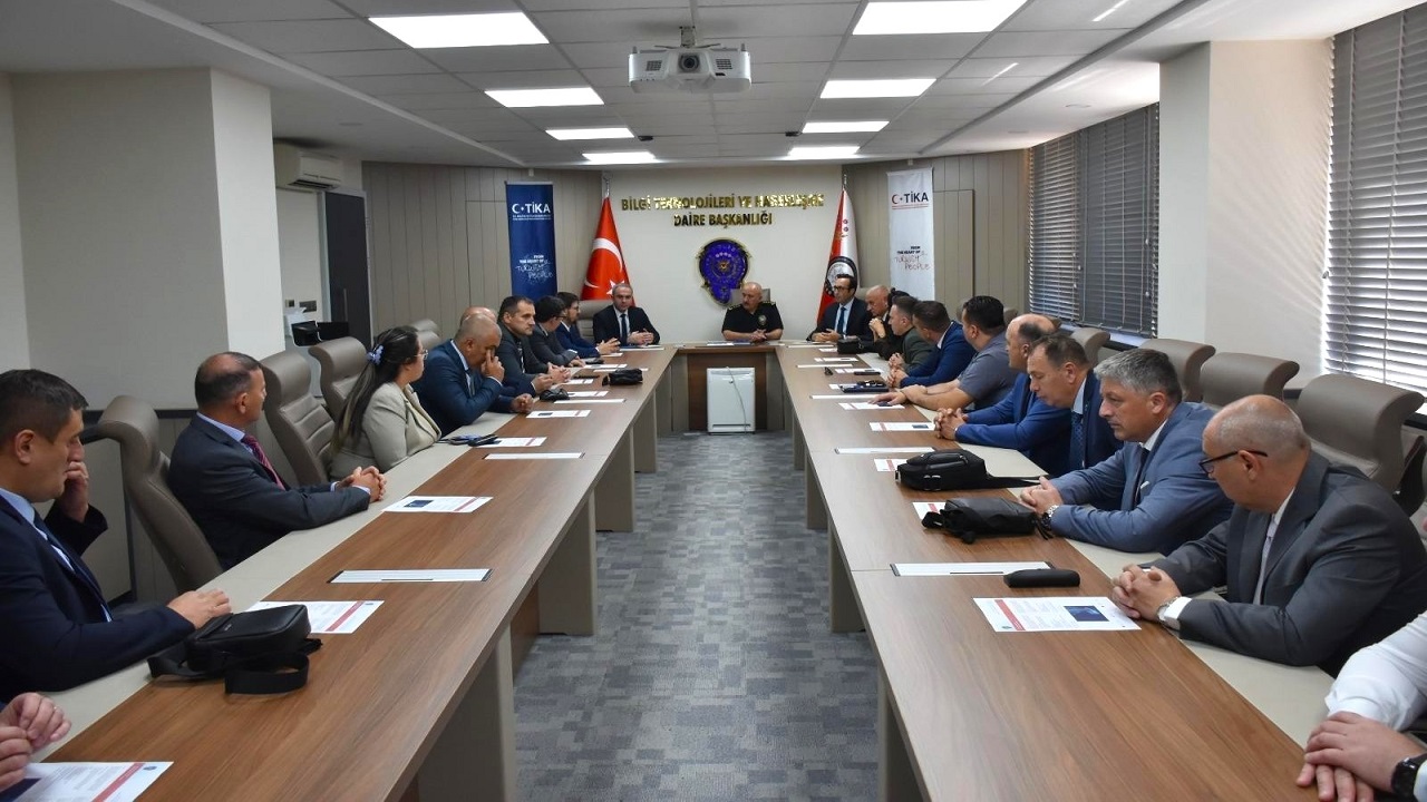 tika-bosna-hersekli-emniyet-yetkililerine-bilgi-guvenligi-egitimi-duzenledi
