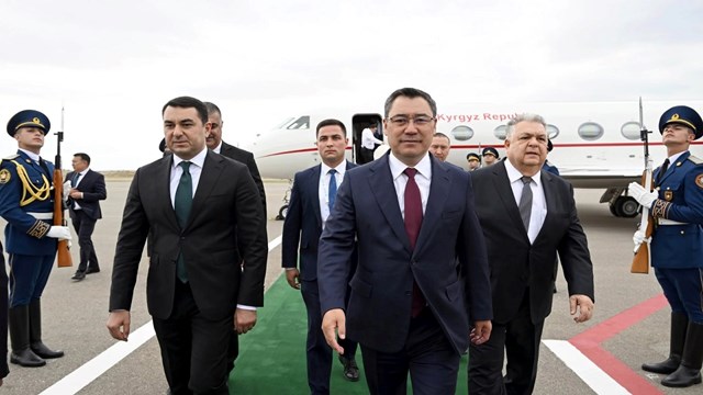 kirgizistan-cumhurbaskani-caparov-azerbaycanda
