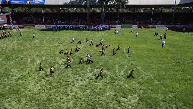 664-tarihi-kirkpinar-yagli-guresleri-basladi