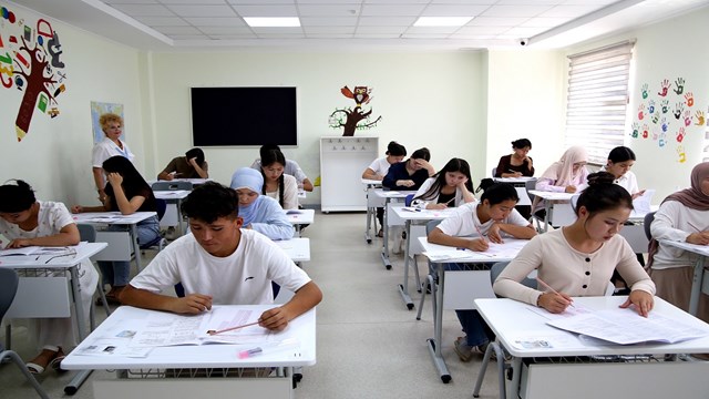 kirgizistan-turkiye-manas-universitesine-kabul-sinavina-15-bin-ogrenci-basvurdu