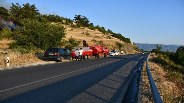 yangin-nedeniyle-kapatilan-kuzey-makedonya-ile-kosova-arasindaki-sinir-kapisi-ye