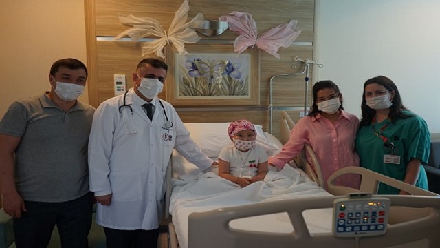 turkiyede-kanseri-yenen-kazakistanli-zeine-ulkesine-ugurlandi