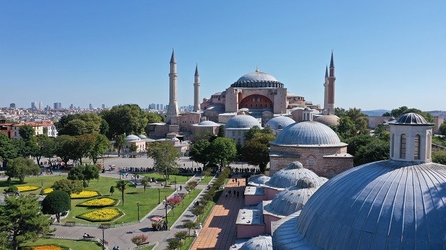 ayasofyanin-ibadete-acilmasinin-uzerinden-5-yil-gecti