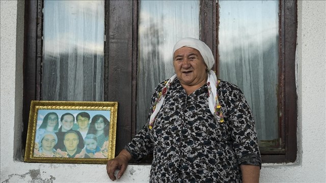 srebrenitsali-anne-salihovic-soykirimda-kaybettigi-oglunun-cenazesini-bulma-umu