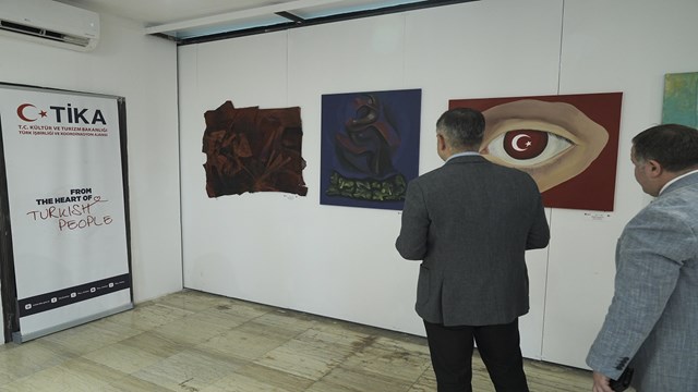 tikadan-bosna-hersekli-akademisyen-ve-ogrencilerin-gozunden-15-temmuz-sergisi