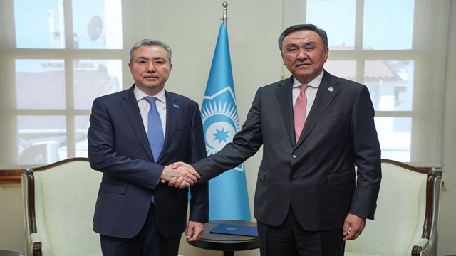 kazakistanin-tdt-daimi-temsilciligine-atanan-sapiyev-tdt-genel-sekreterine-guv