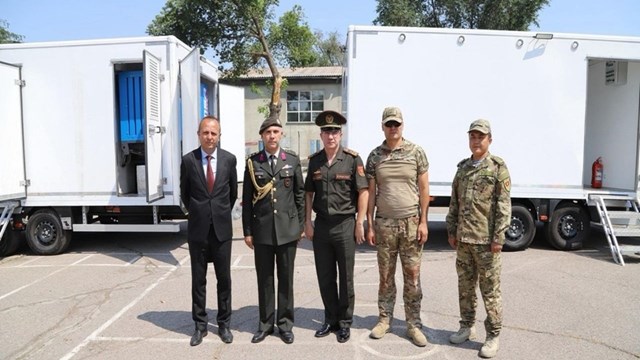 kirgizistan-ile-turkiye-arasinda-asker-is-birligi-kapsaminda-malzeme-teslim-tor