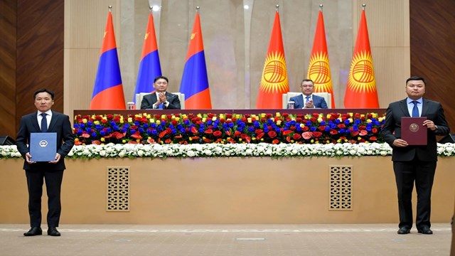 kirgizistan-ile-mogolistan-arasinda-13-anlasma-imzalandi