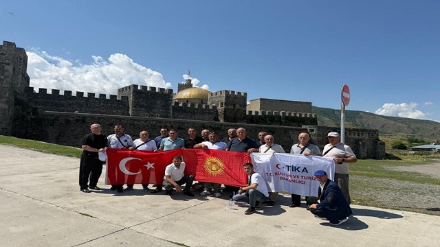 kirgizistan-daki-ahiska-turkleri-tika-nin-destegiyle-ata-yurtlarini-ziyaret-ett