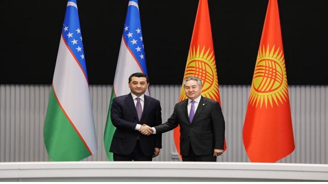 kirgizistan-ve-ozbekistan-disisleri-bakanlari-kirgizistanda-bir-araya-geldi