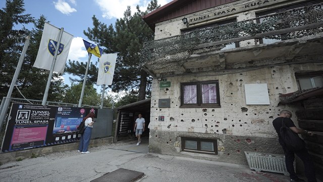 bosna-hersekteki-savasin-sembollerinden-umut-tunelinin-acilisinin-32-yil-don