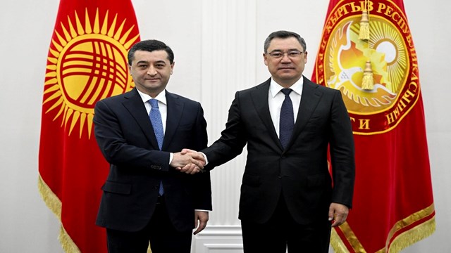 kirgizistan-cumhurbaskani-caparov-ozbekistan-disisleri-bakani-saidovu-kabul-et