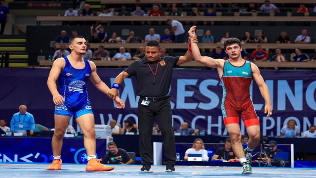 ozbekistanli-gurescilerden-2-altin-madalya-daha