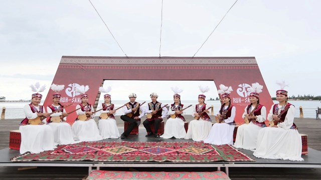 kirgizistanda-1-dunya-geleneksel-kultur-ve-muzik-festivali-basladi