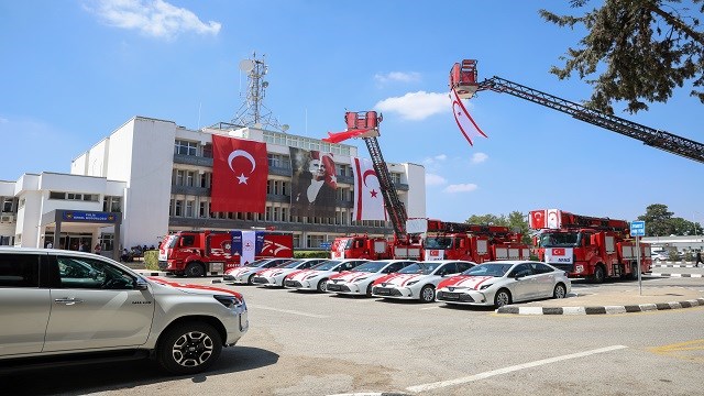 turkiye-kktcye-polis-ve-itfaiye-araclari-hibe-etti