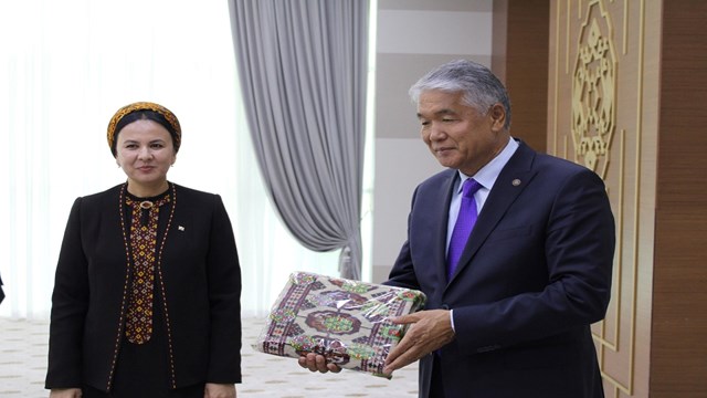 turkmenistan-in-onemli-halk-sairlerinden-gozel-saguliyeva-nin-85-dogum-yili-ani