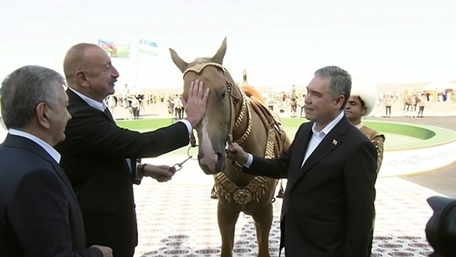 avaza-da-uclu-zirve-stratejik-ortaklikta-yeni-donem