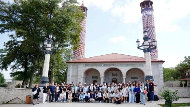 2-uluslararasi-genclik-forumu-katilimcilari-azerbaycanda-susa-ve-hankendiyi-z