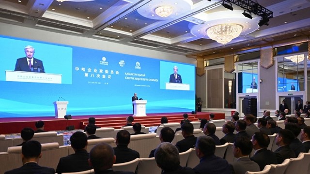 tokayev-kazakistandaki-cin-avrupa-transit-koridorunun-kapasitesi-bes-kat-artac