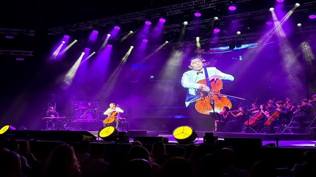 kazak-cellist-bagjan-oktyabr-harbiyede-konser-verdi