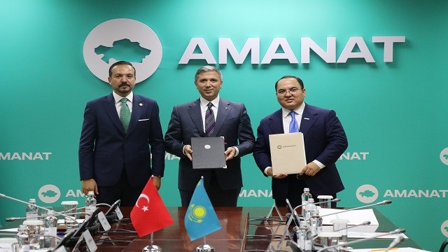 ak-parti-ile-kazakistanin-amanat-partisi-arasinda-isbirligi-mutabakat-zapti-i