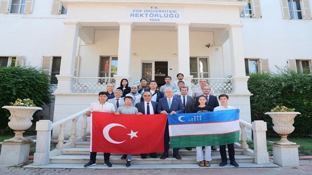 andicandan-gelen-ozbek-ogrenciler-ege-universitesini-ziyaret-etti