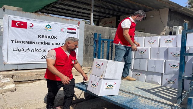 turk-kizilayi-kerkuk-turkmenlerine-insani-yardim-dagitti